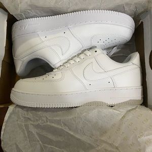 Size 7.5 Air Force one triple white